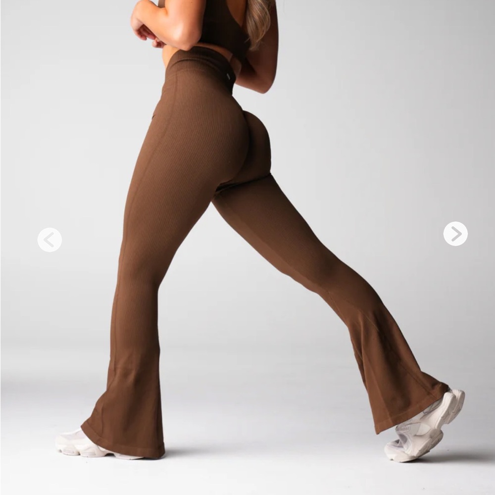 NVGTN Hazelnut Ribbed Seamless Flared Leggings